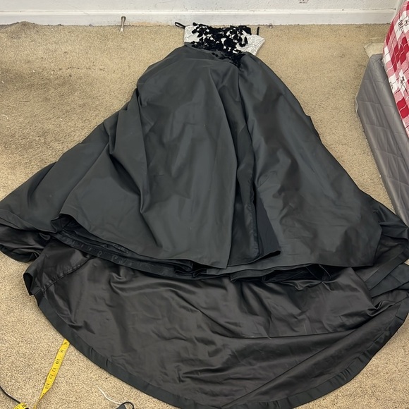 MONISHA BLACK SILVER TOP 3D FLORAL GOWM DRESS SIZE 8 - Picture 12 of 16